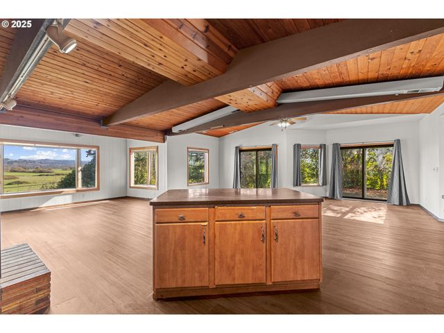 53874 FISHTRAP Rd, Myrtle Point, OR 97458