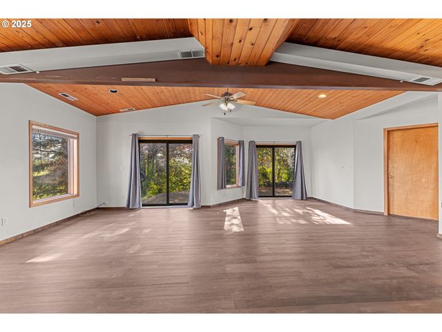 53874 FISHTRAP Rd, Myrtle Point, OR 97458