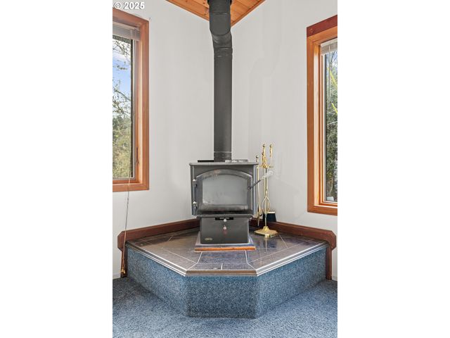 53874 FISHTRAP Rd, Myrtle Point, OR 97458