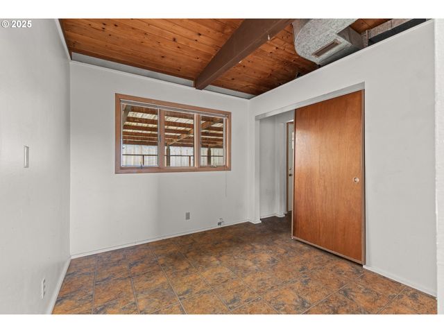 53874 FISHTRAP Rd, Myrtle Point, OR 97458