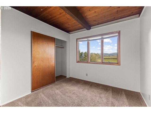 53874 FISHTRAP Rd, Myrtle Point, OR 97458