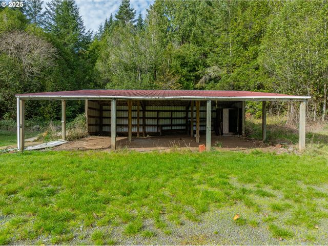 53874 FISHTRAP Rd, Myrtle Point, OR 97458