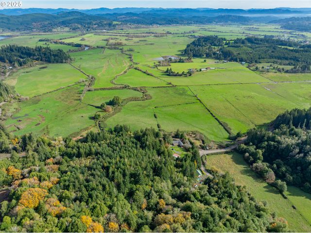 53874 FISHTRAP Rd, Myrtle Point, OR 97458