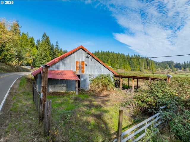53874 FISHTRAP Rd, Myrtle Point, OR 97458