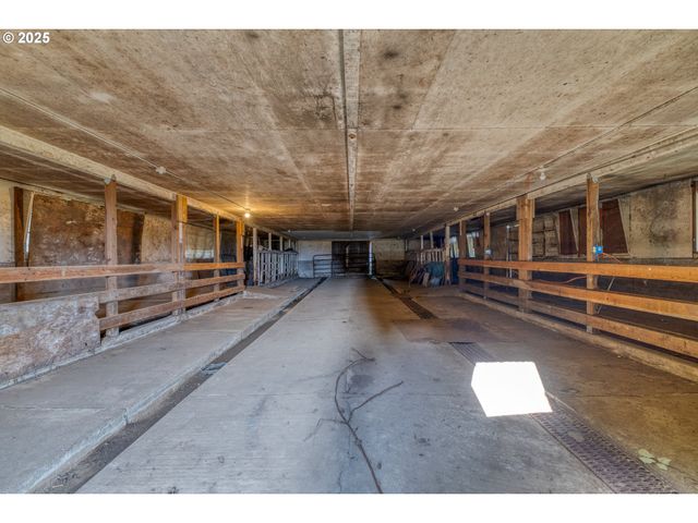 53874 FISHTRAP Rd, Myrtle Point, OR 97458