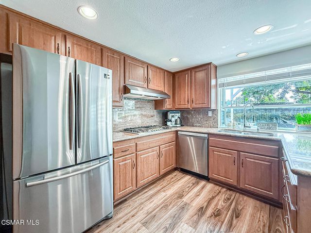 393 Larcom Street, Thousand Oaks, CA 91360