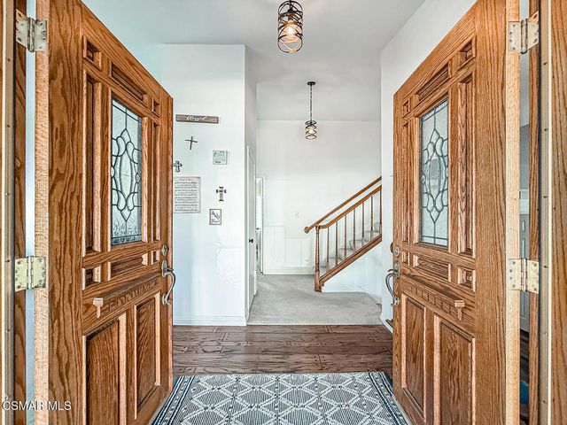 393 Larcom Street, Thousand Oaks, CA 91360