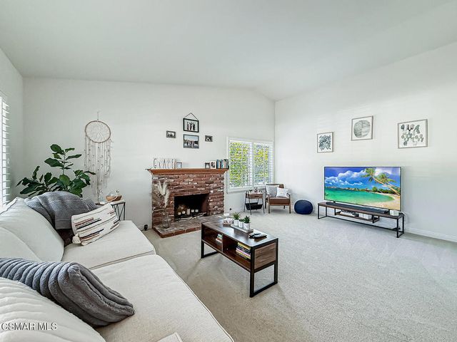 393 Larcom Street, Thousand Oaks, CA 91360