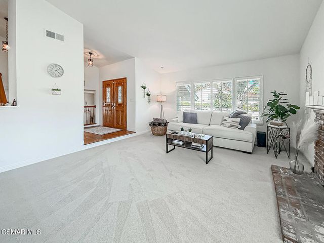 393 Larcom Street, Thousand Oaks, CA 91360