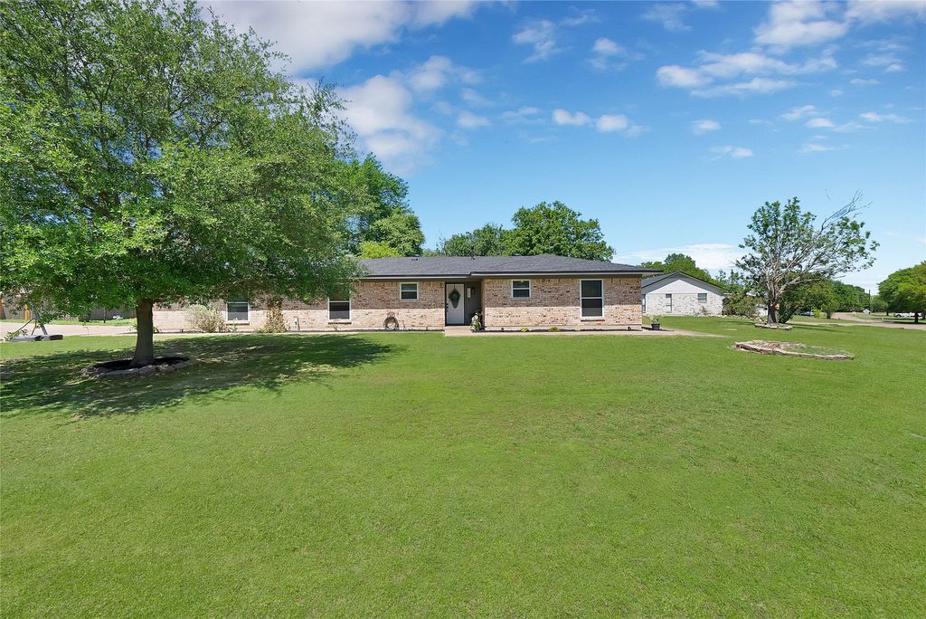 103 Willow Lake Lane, Crandall, TX 75114