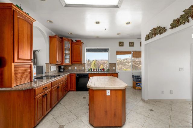 475 Canyon Rim, El Cajon, CA 92021