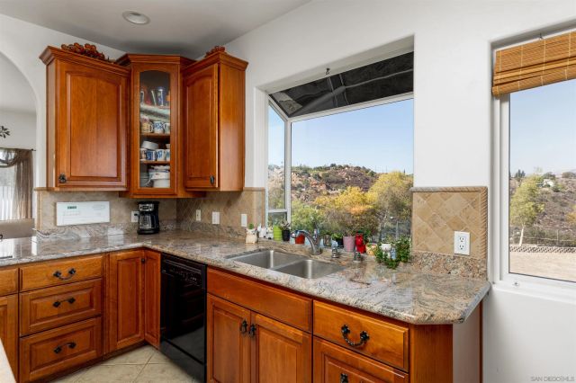 475 Canyon Rim, El Cajon, CA 92021