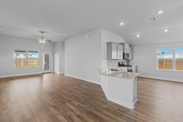 2281 N Post Oak Circle, Dayton, TX 77535