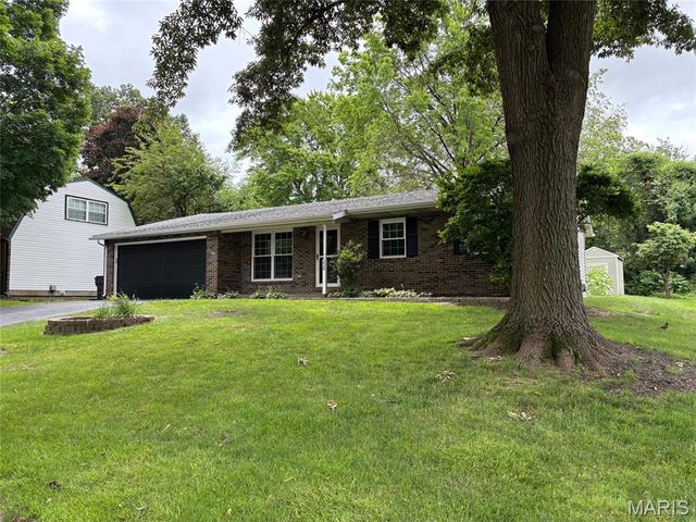 220 Country Meadow Lane, Belleville, IL 62221