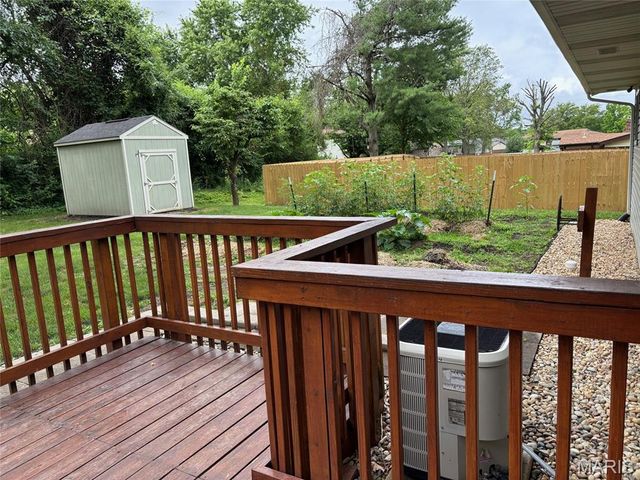 220 Country Meadow Lane, Belleville, IL 62221