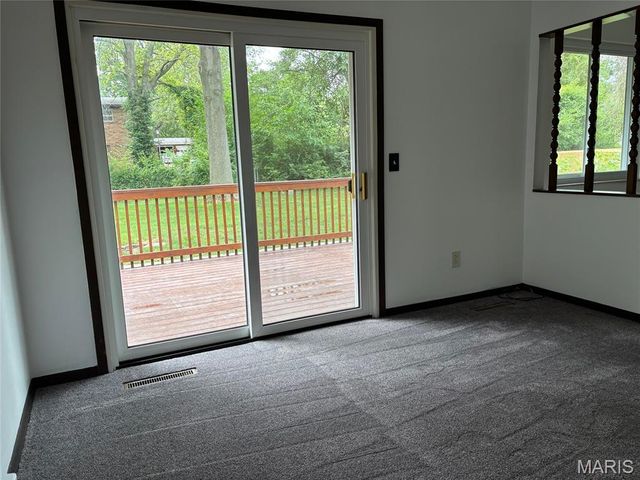 220 Country Meadow Lane, Belleville, IL 62221