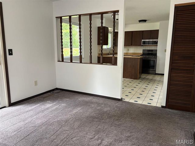 220 Country Meadow Lane, Belleville, IL 62221