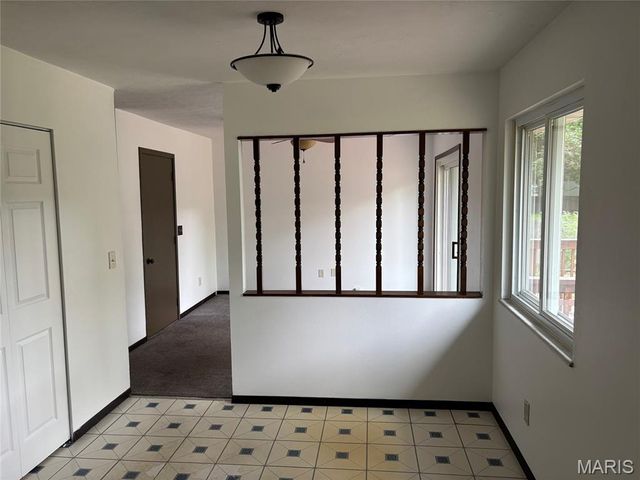 220 Country Meadow Lane, Belleville, IL 62221