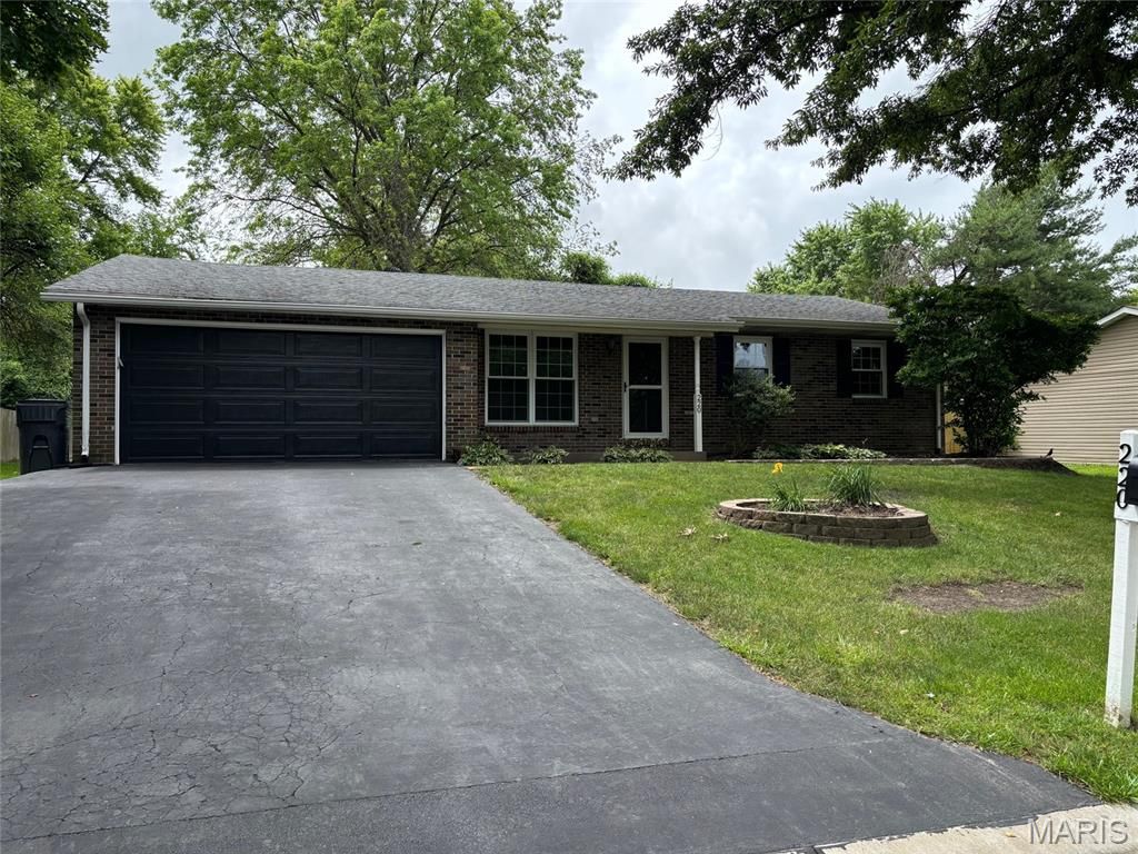 220 Country Meadow Lane, Belleville, IL 62221
