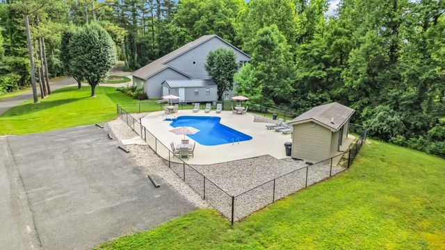 2394 Roberts Bend Road, Burnside, KY 42519