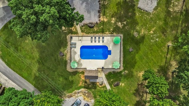 2394 Roberts Bend Road, Burnside, KY 42519