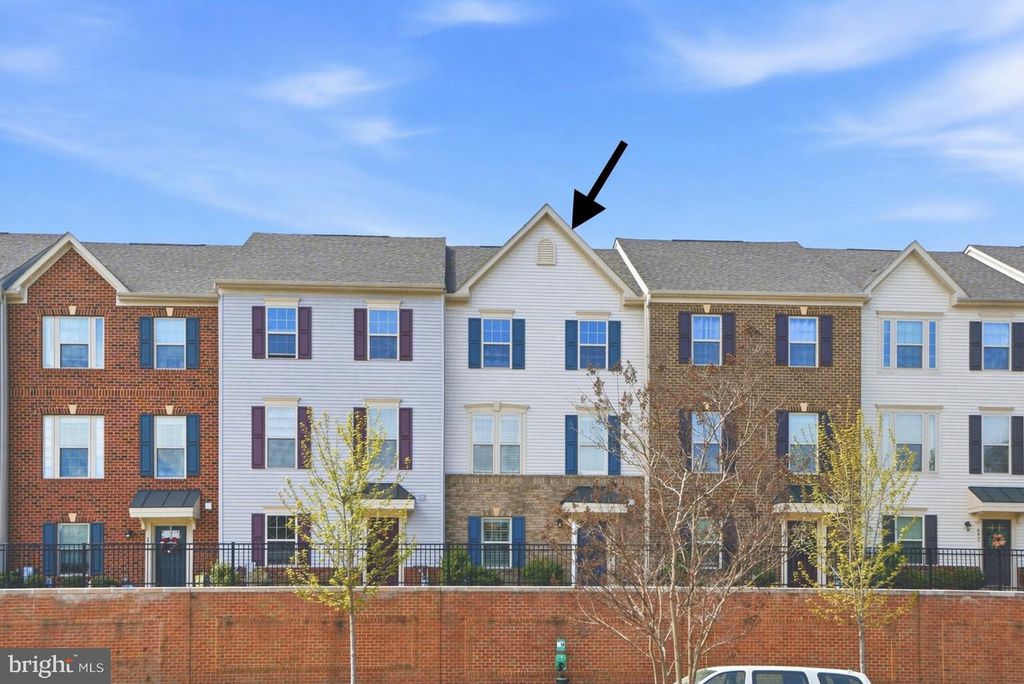 Image 2 of property listing at 806 FOXLEIGH WAY, Middle River, MD 21220