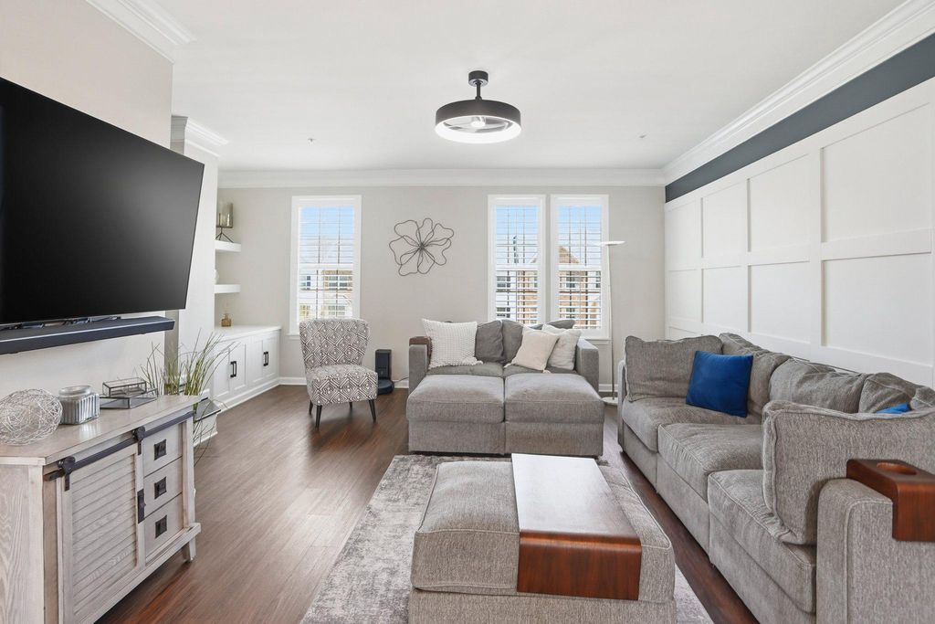 Image 6 of property listing at 806 FOXLEIGH WAY, Middle River, MD 21220