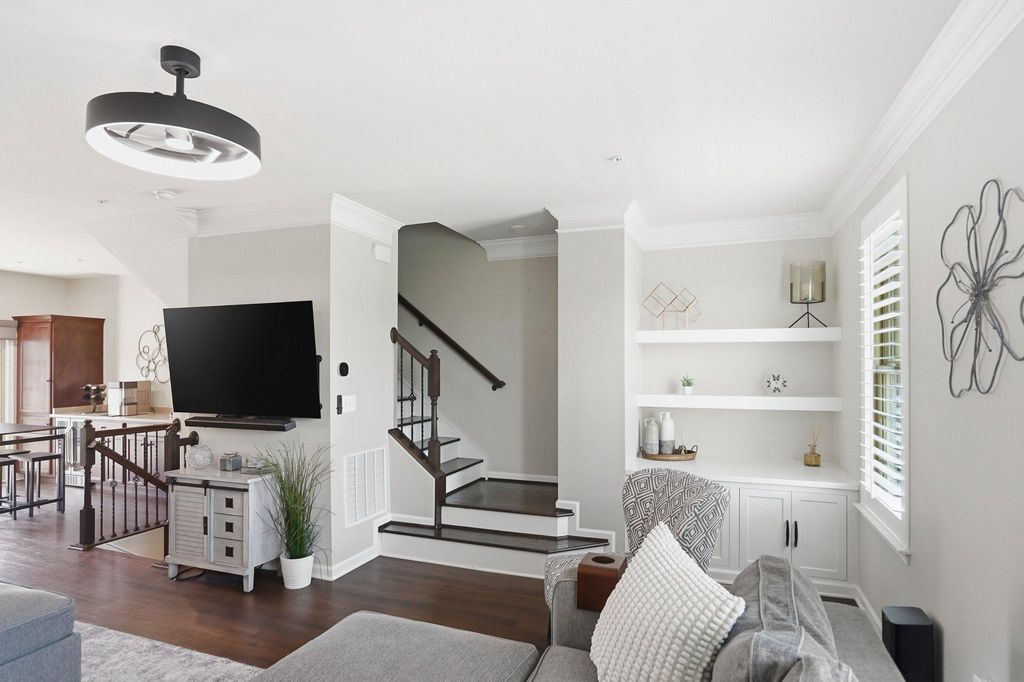 Image 7 of property listing at 806 FOXLEIGH WAY, Middle River, MD 21220