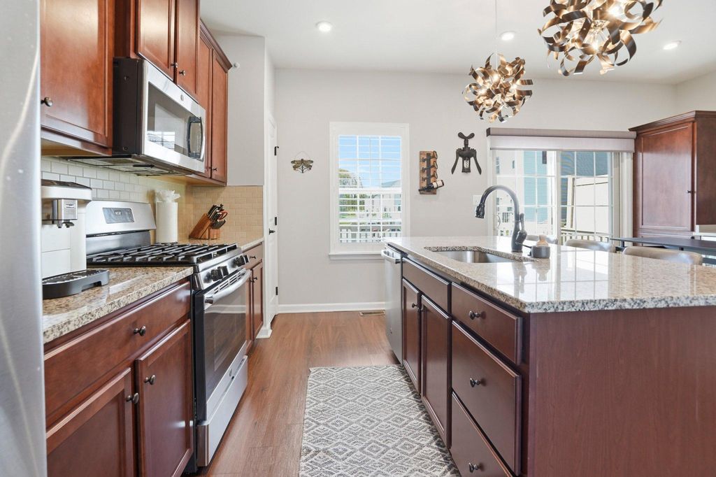 Image 9 of property listing at 806 FOXLEIGH WAY, Middle River, MD 21220