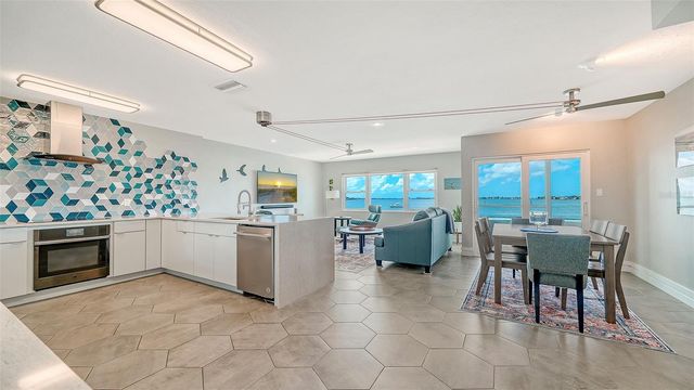 400 GOLDEN GATE POINT 22, Sarasota, FL 34236