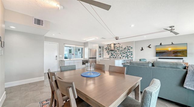 400 GOLDEN GATE POINT 22, Sarasota, FL 34236