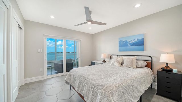 400 GOLDEN GATE POINT 22, Sarasota, FL 34236