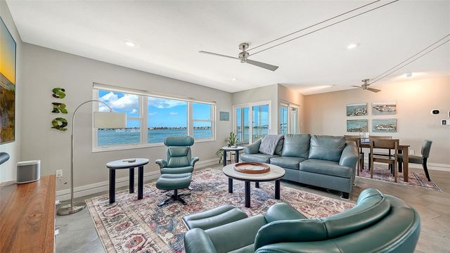 400 GOLDEN GATE POINT 22, Sarasota, FL 34236