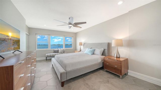 400 GOLDEN GATE POINT 22, Sarasota, FL 34236