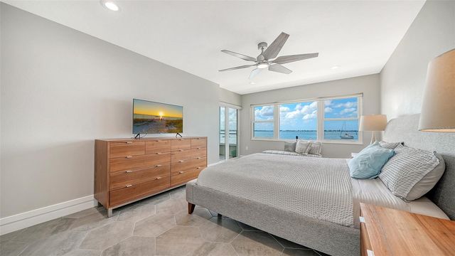 400 GOLDEN GATE POINT 22, Sarasota, FL 34236