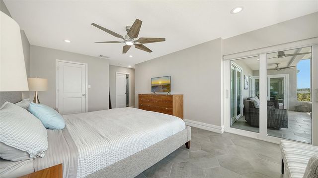 400 GOLDEN GATE POINT 22, Sarasota, FL 34236