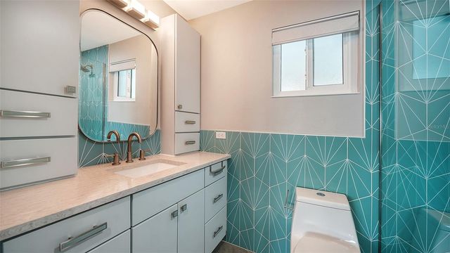 400 GOLDEN GATE POINT 22, Sarasota, FL 34236
