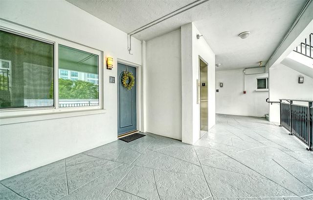 400 GOLDEN GATE POINT 22, Sarasota, FL 34236
