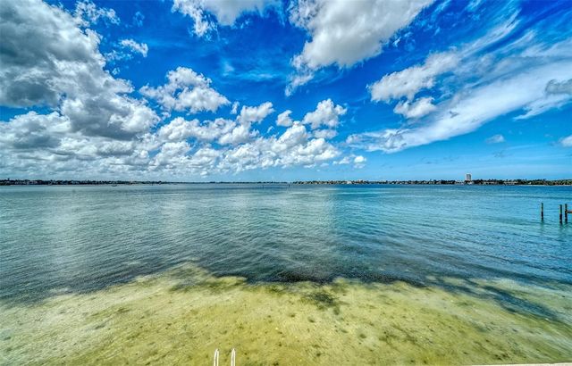 400 GOLDEN GATE POINT 22, Sarasota, FL 34236