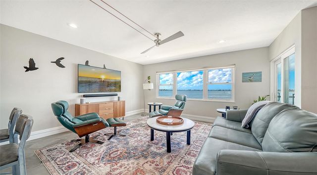 400 GOLDEN GATE POINT 22, Sarasota, FL 34236