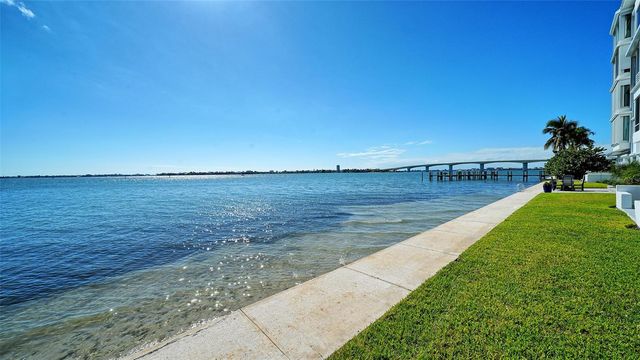 400 GOLDEN GATE POINT 22, Sarasota, FL 34236