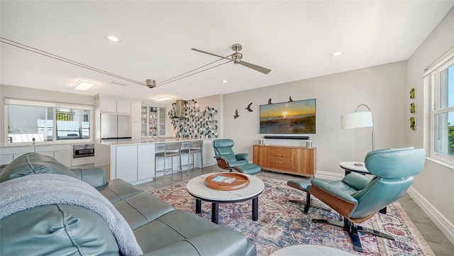 400 GOLDEN GATE POINT 22, Sarasota, FL 34236
