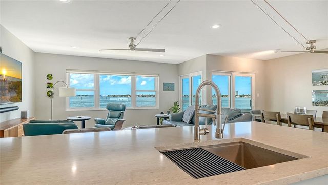 400 GOLDEN GATE POINT 22, Sarasota, FL 34236
