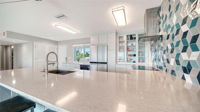400 GOLDEN GATE POINT 22, Sarasota, FL 34236