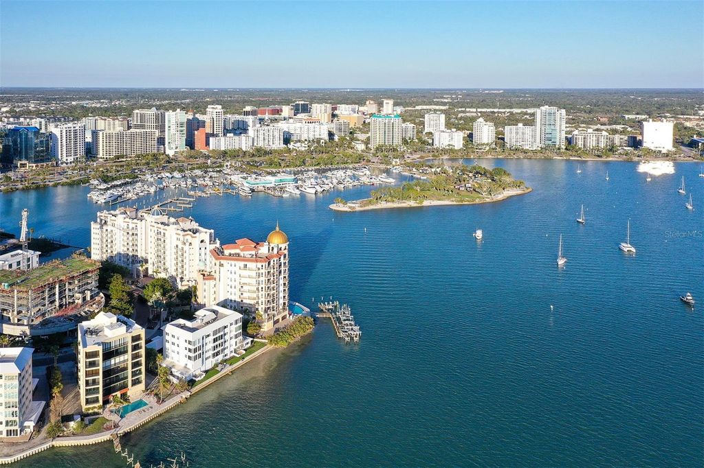 400 GOLDEN GATE POINT 22, Sarasota, FL 34236