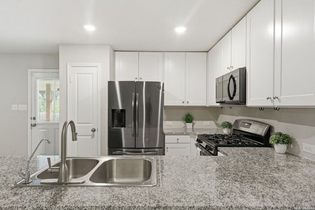 8726 Braun Shelf, San Antonio, TX 78254