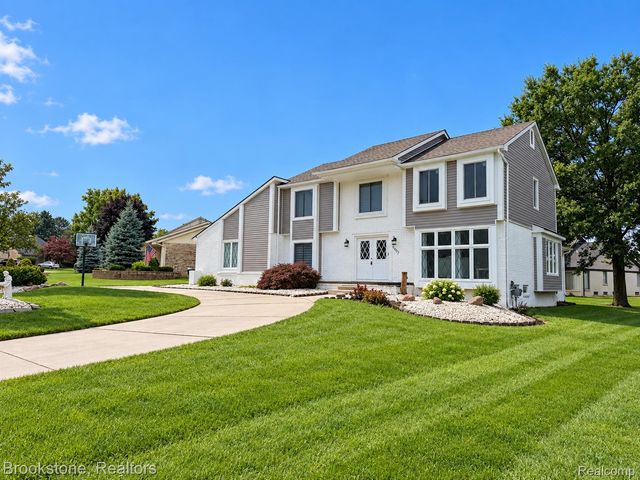 37627 Dorchester Drive, Farmington Hills, MI 48331