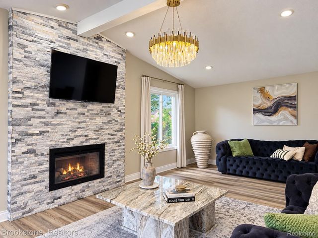 37627 Dorchester Drive, Farmington Hills, MI 48331