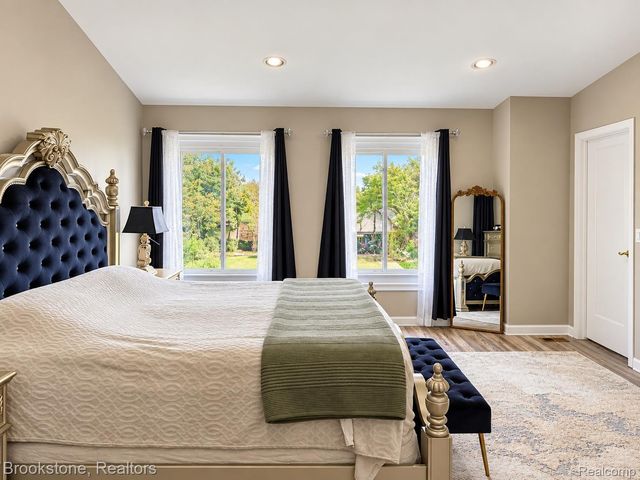 37627 Dorchester Drive, Farmington Hills, MI 48331
