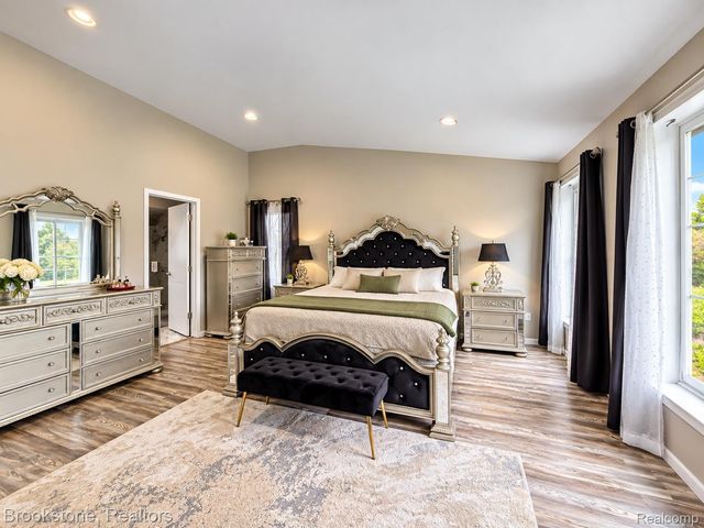 37627 Dorchester Drive, Farmington Hills, MI 48331